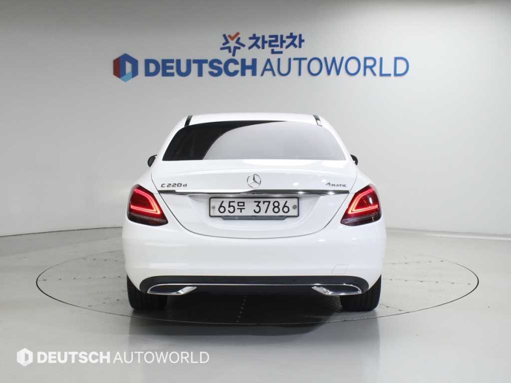 Mercedes Benz C Class - Vista 4