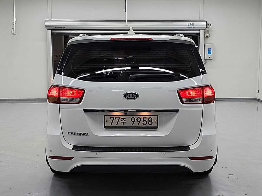 KIA Carnival - Vista 3