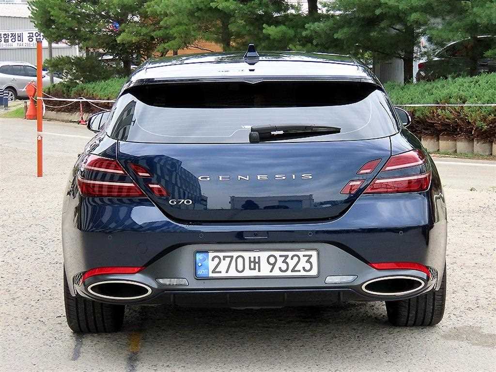 Genesis G70 - Vista 4