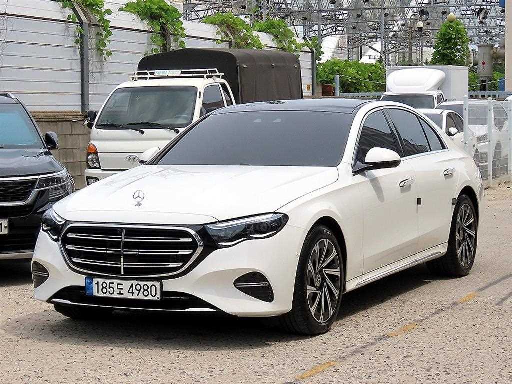Mercedes Benz E class - Vista 3