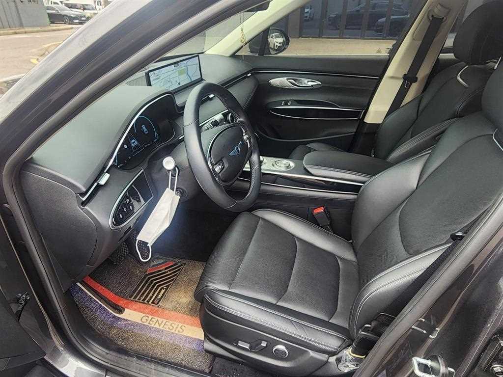 Genesis GV70 - Vista 7