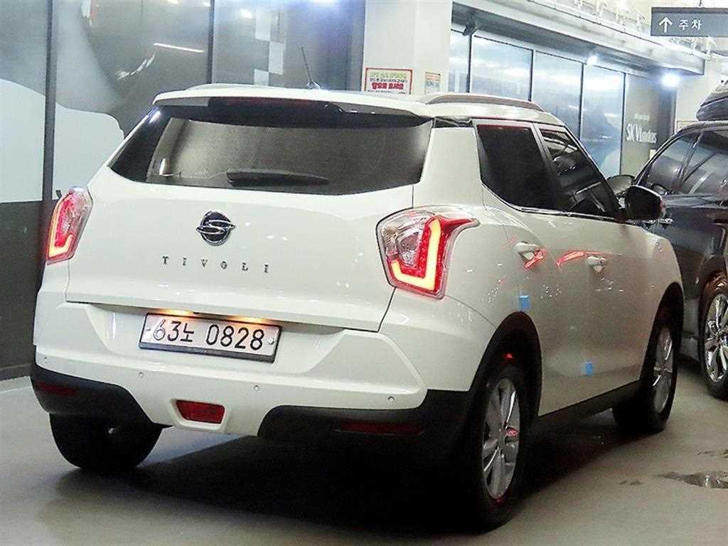 Ssangyong Tivoli - Vista 4
