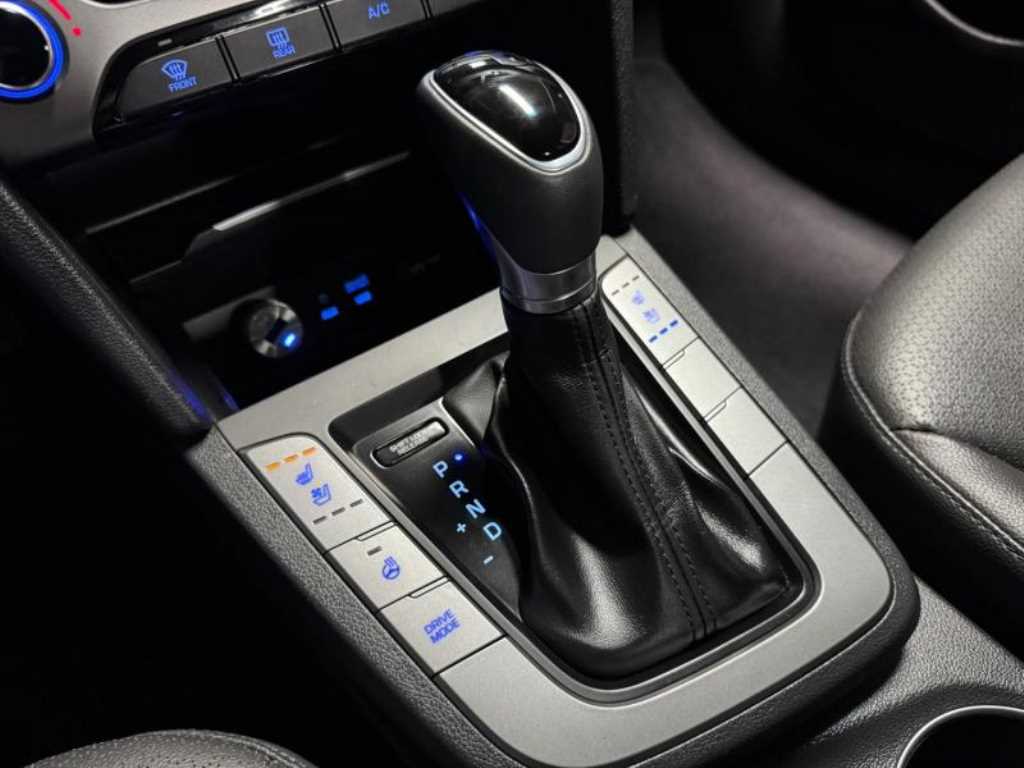 HYUNDAI Avante - Vista 10