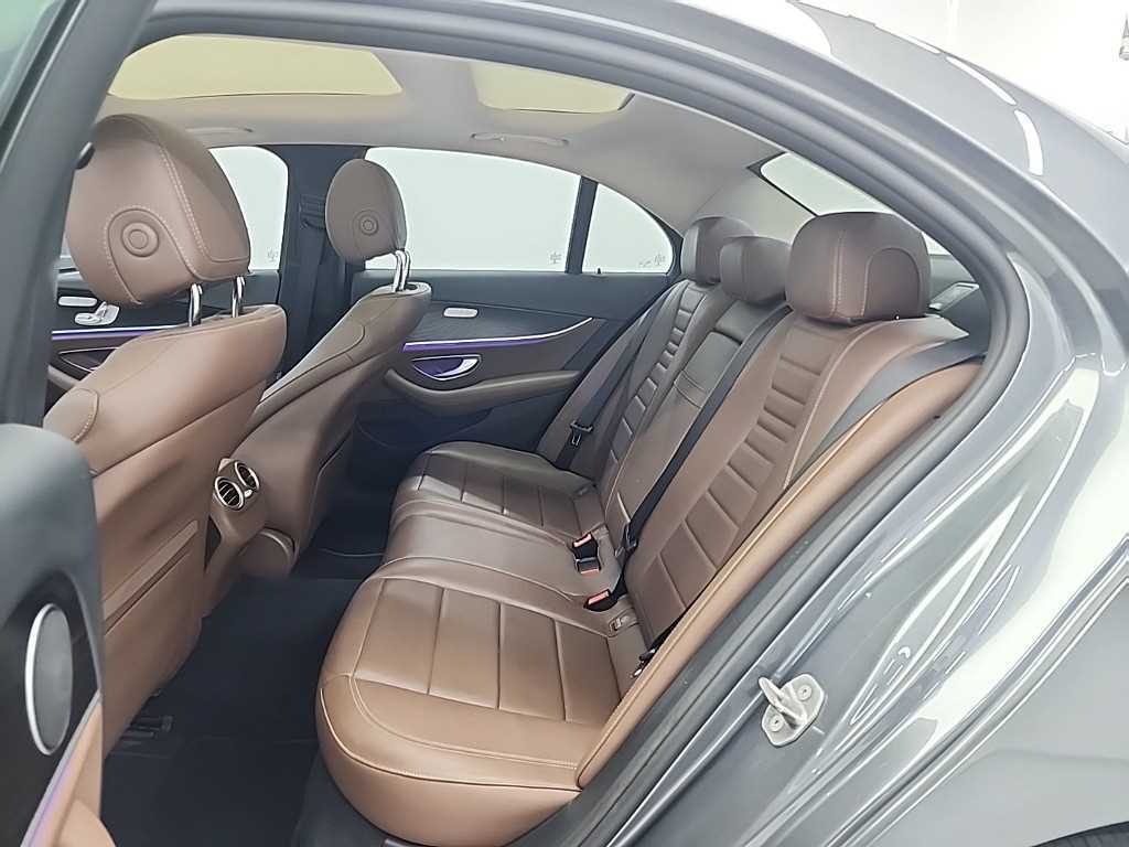 Mercedes Benz E class - Vista 12