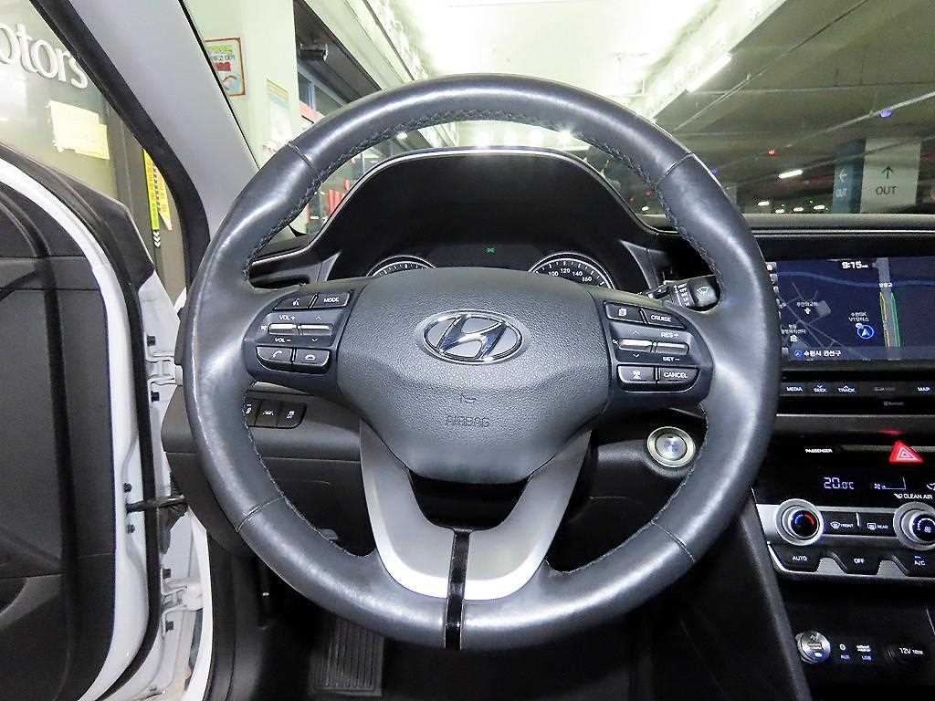 HYUNDAI Avante - Vista 8
