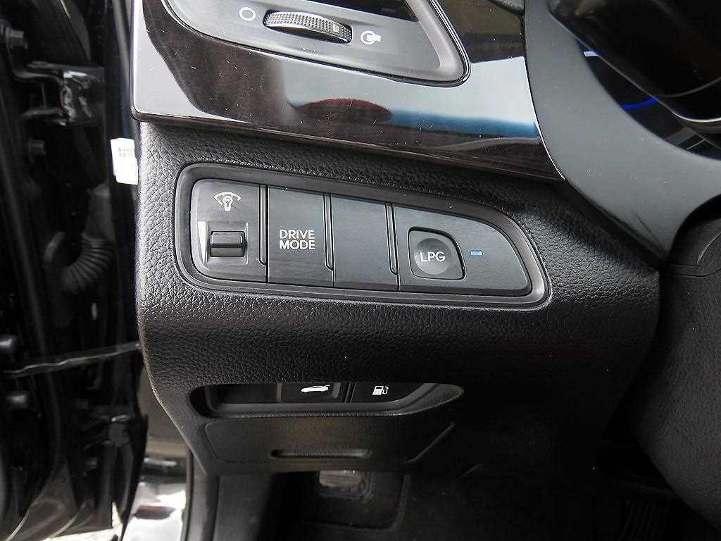 HYUNDAI Grandeur - Vista 10