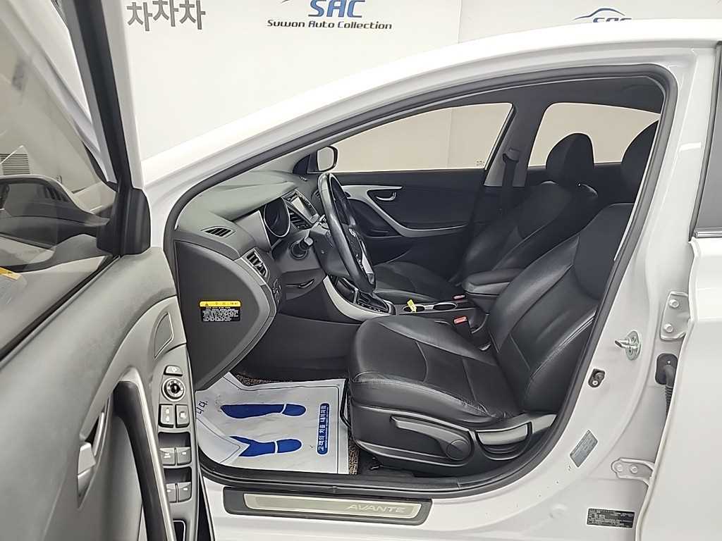 HYUNDAI Avante - Vista 11