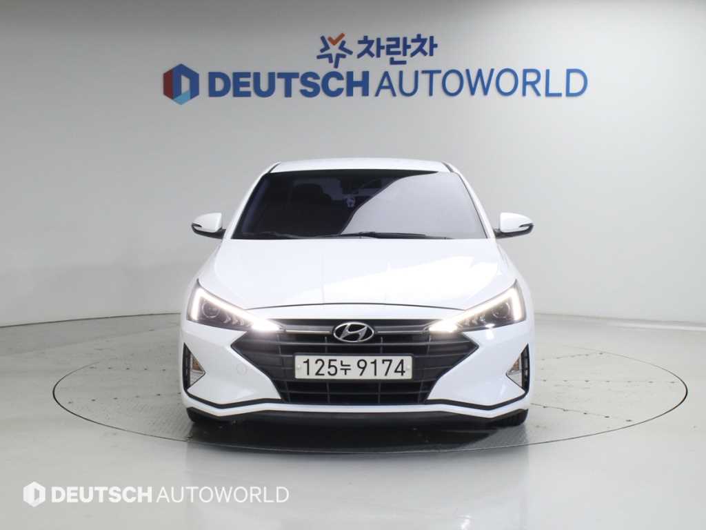 HYUNDAI Avante - Vista 3