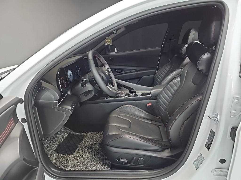 HYUNDAI Avante - Vista 11