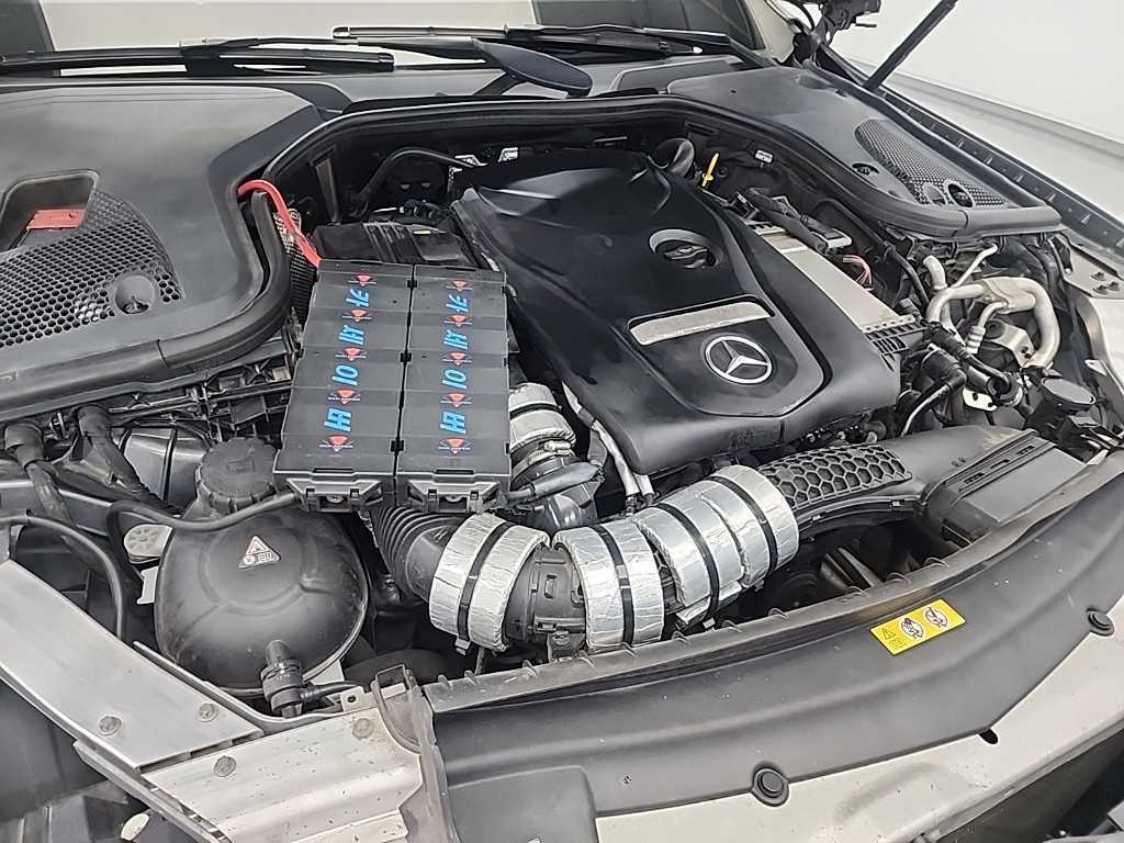 Mercedes Benz E class - Vista 5