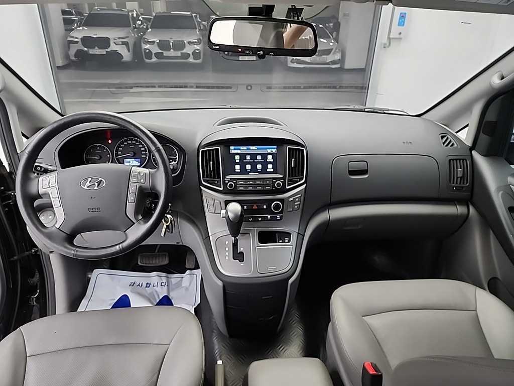 HYUNDAI Starex - Vista 7