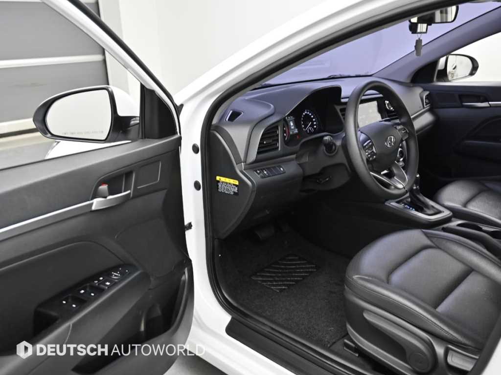 HYUNDAI Avante - Vista 11
