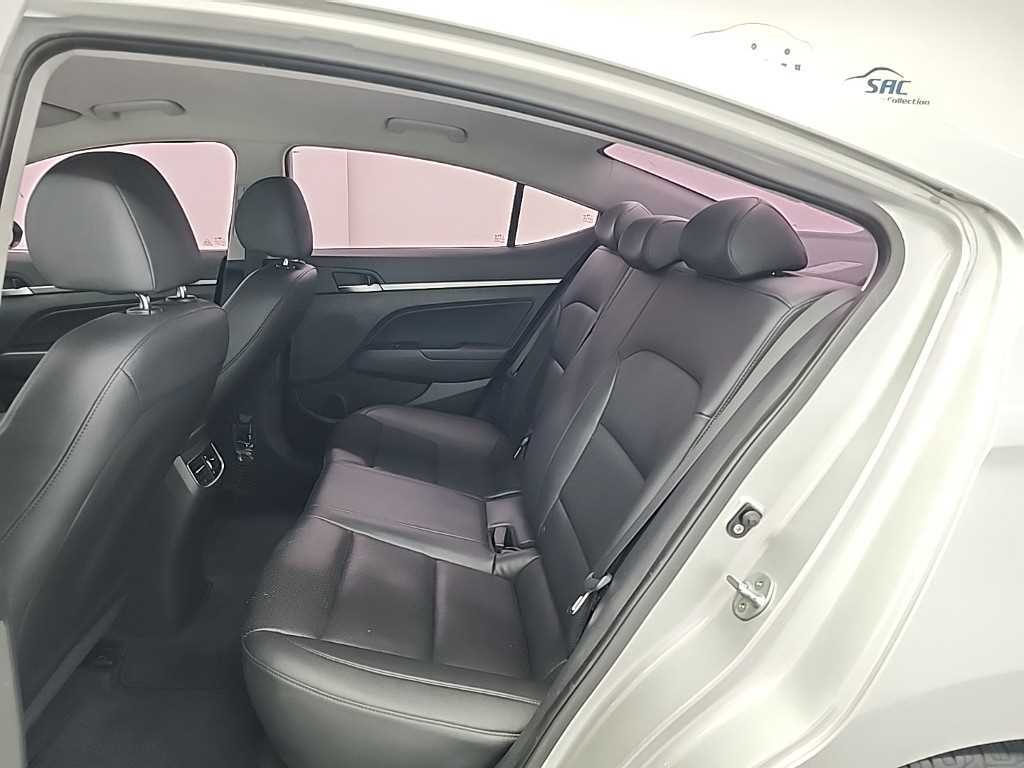 HYUNDAI Avante - Vista 12