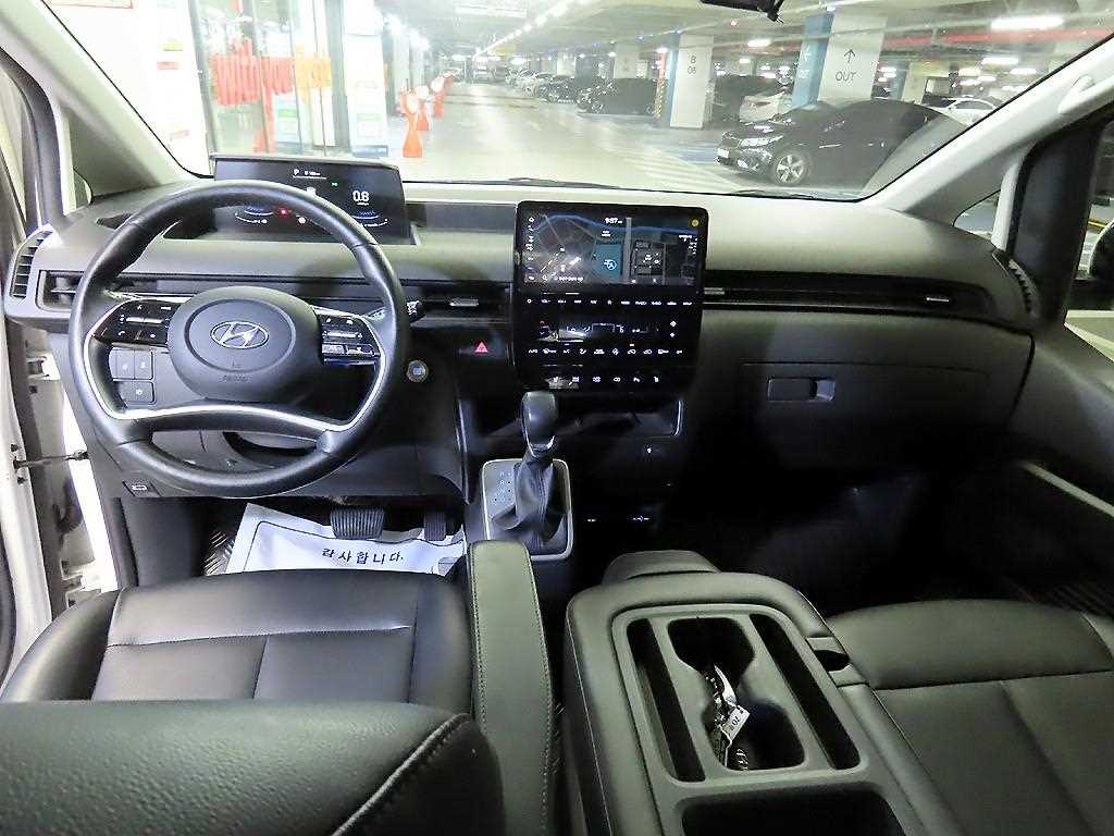 HYUNDAI Staria - Vista 10