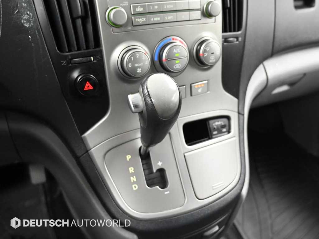 HYUNDAI Starex - Vista 9