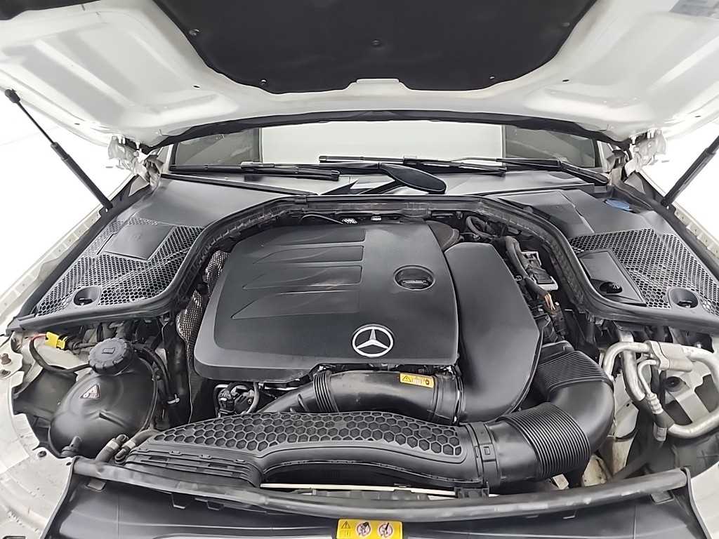Mercedes Benz C Class - Vista 5