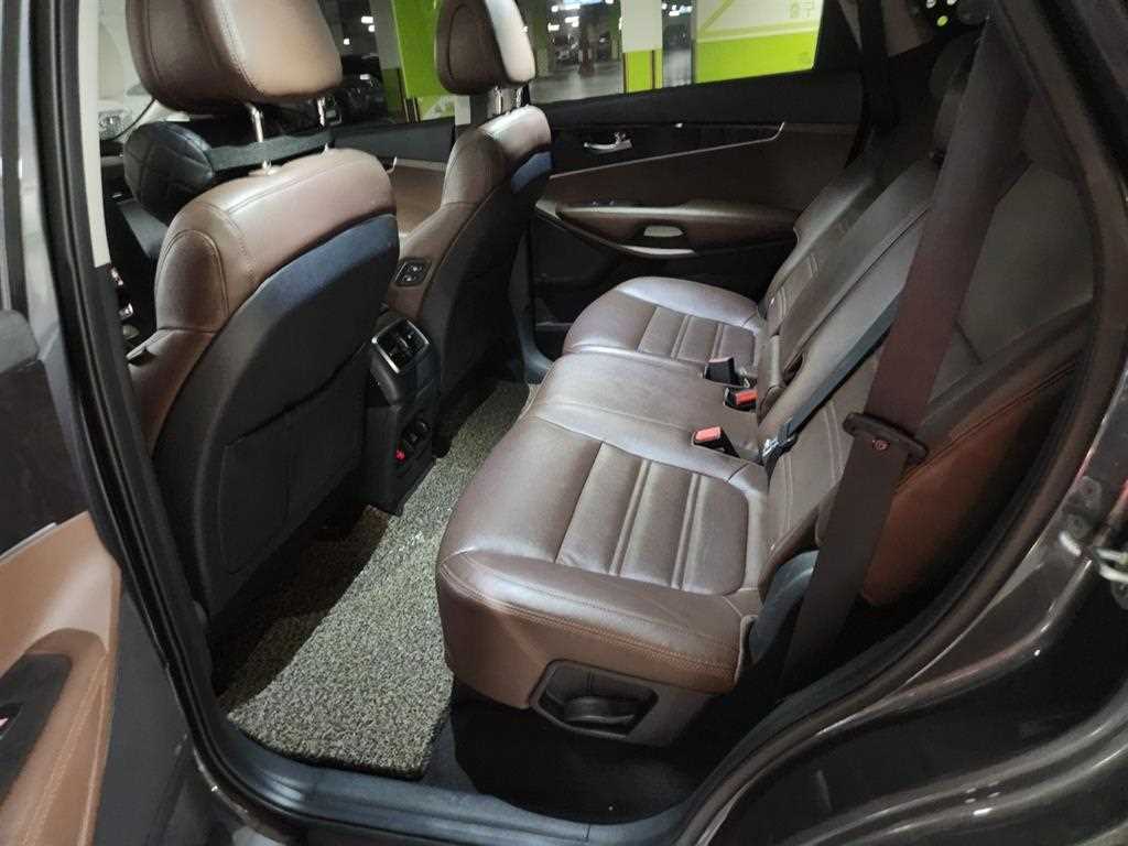 KIA Sorento - Vista 7