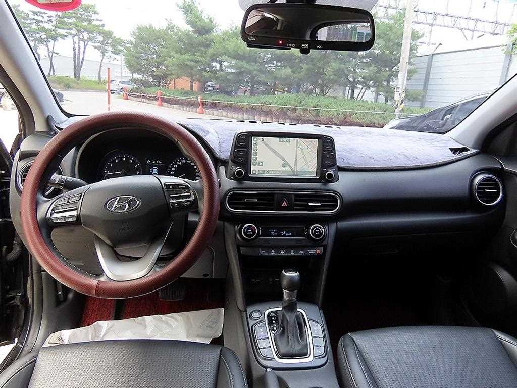 HYUNDAI Kona - Vista 7