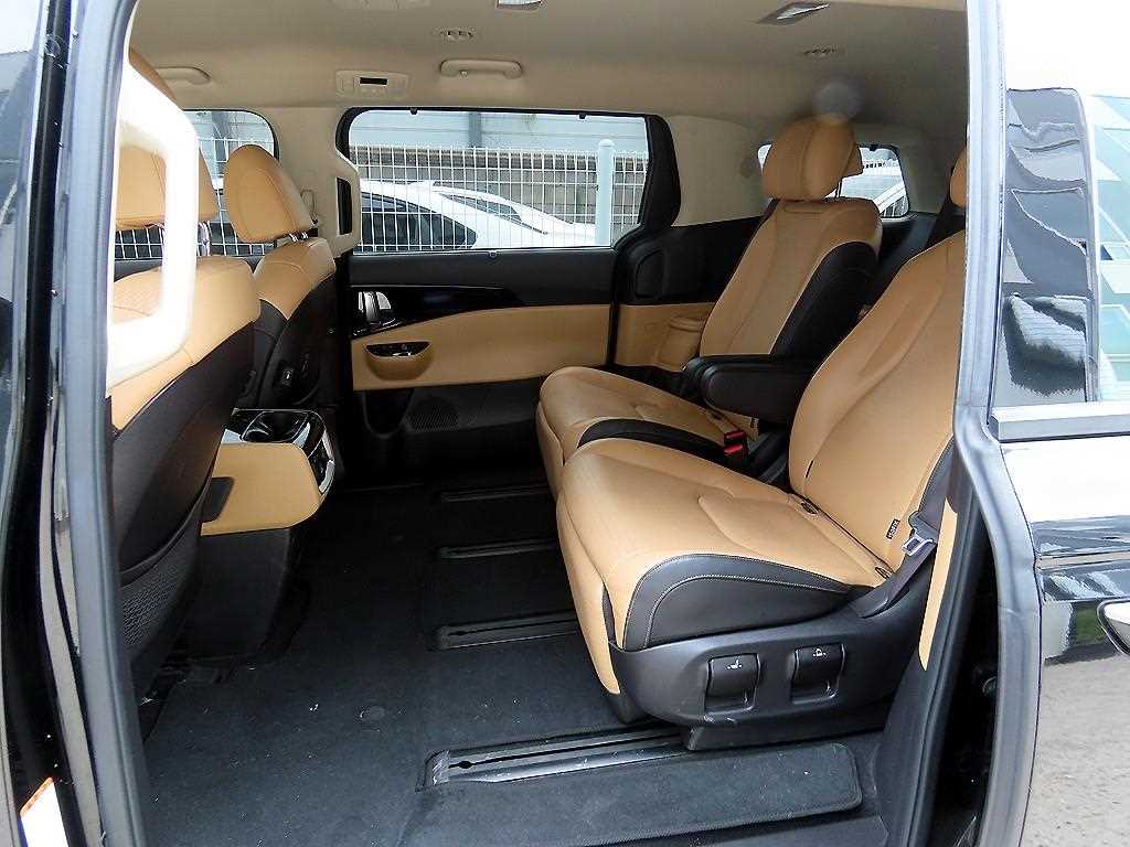 KIA Carnival - Vista 6