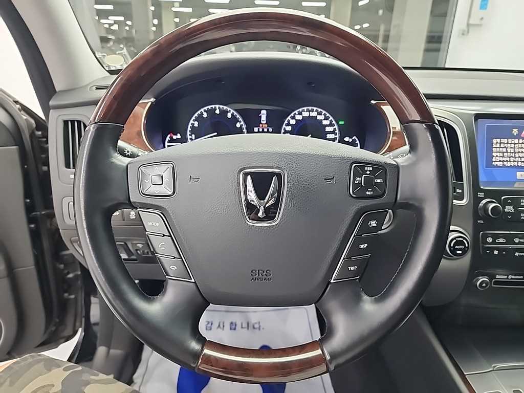 HYUNDAI Equus - Vista 9