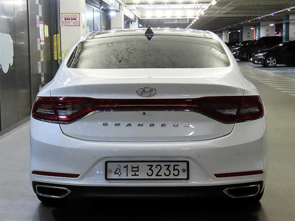 HYUNDAI Grandeur - Vista 5