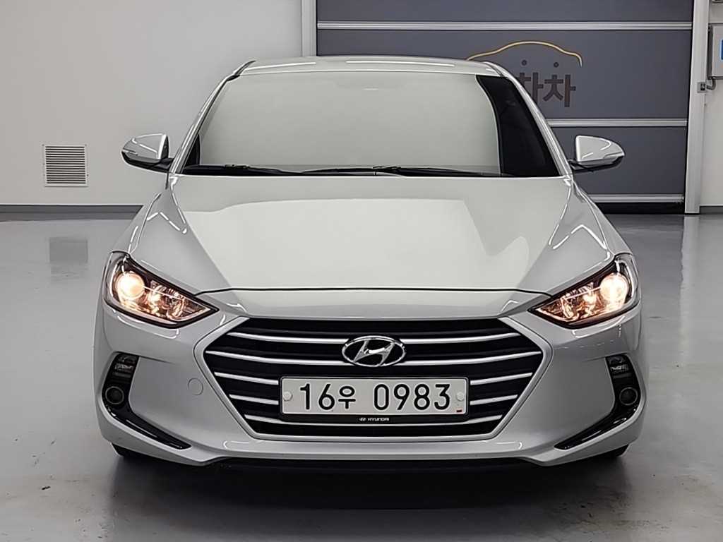 HYUNDAI Avante - Vista 2