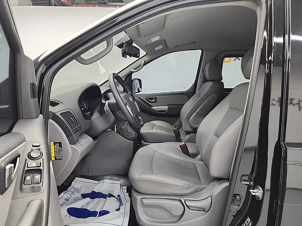 HYUNDAI Starex - Vista 11