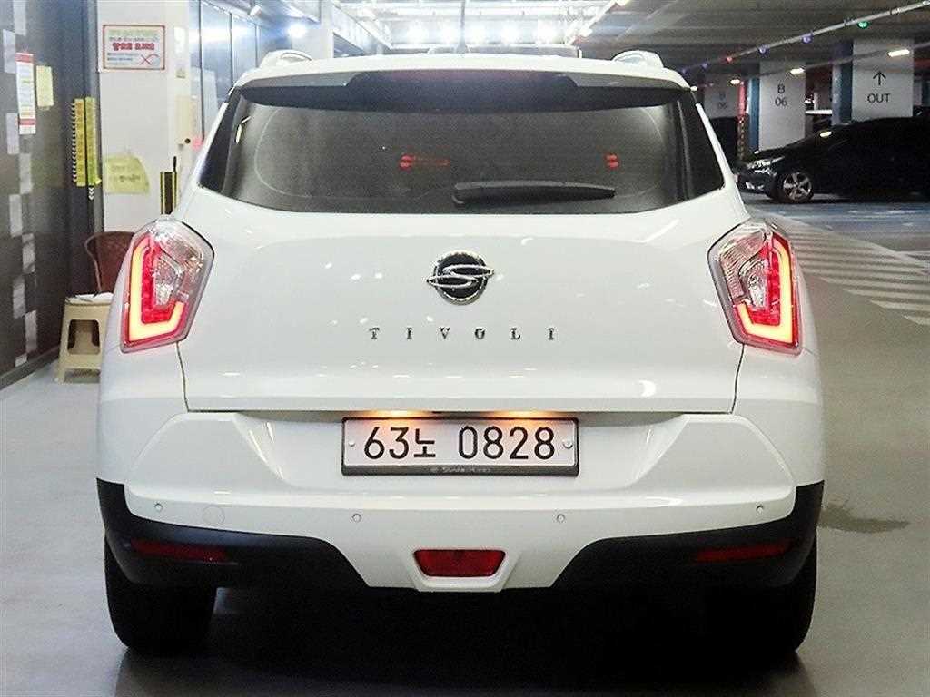 Ssangyong Tivoli - Vista 5