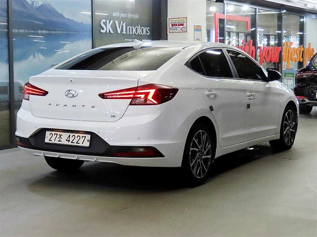 HYUNDAI Avante - Vista 4