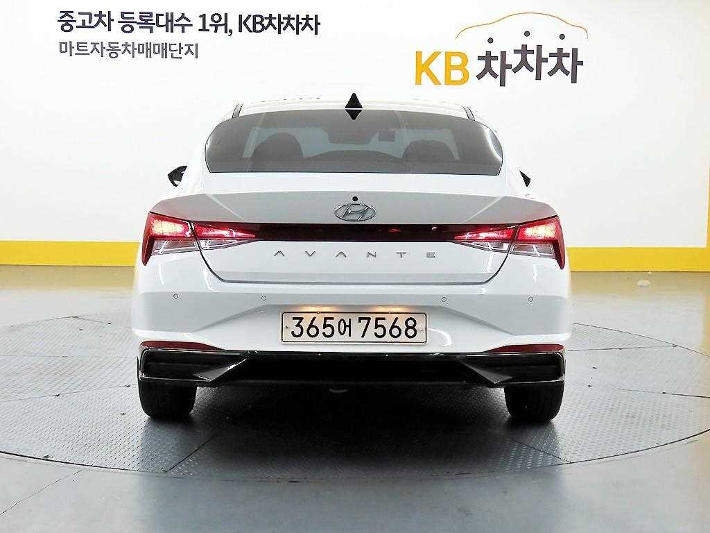 HYUNDAI Avante - Vista 3