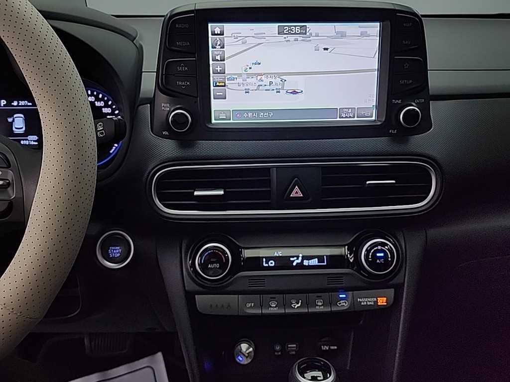 HYUNDAI Kona - Vista 10