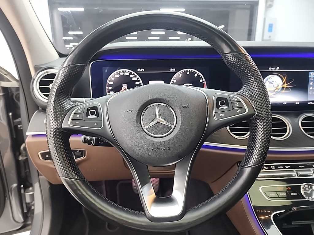 Mercedes Benz E class - Vista 9