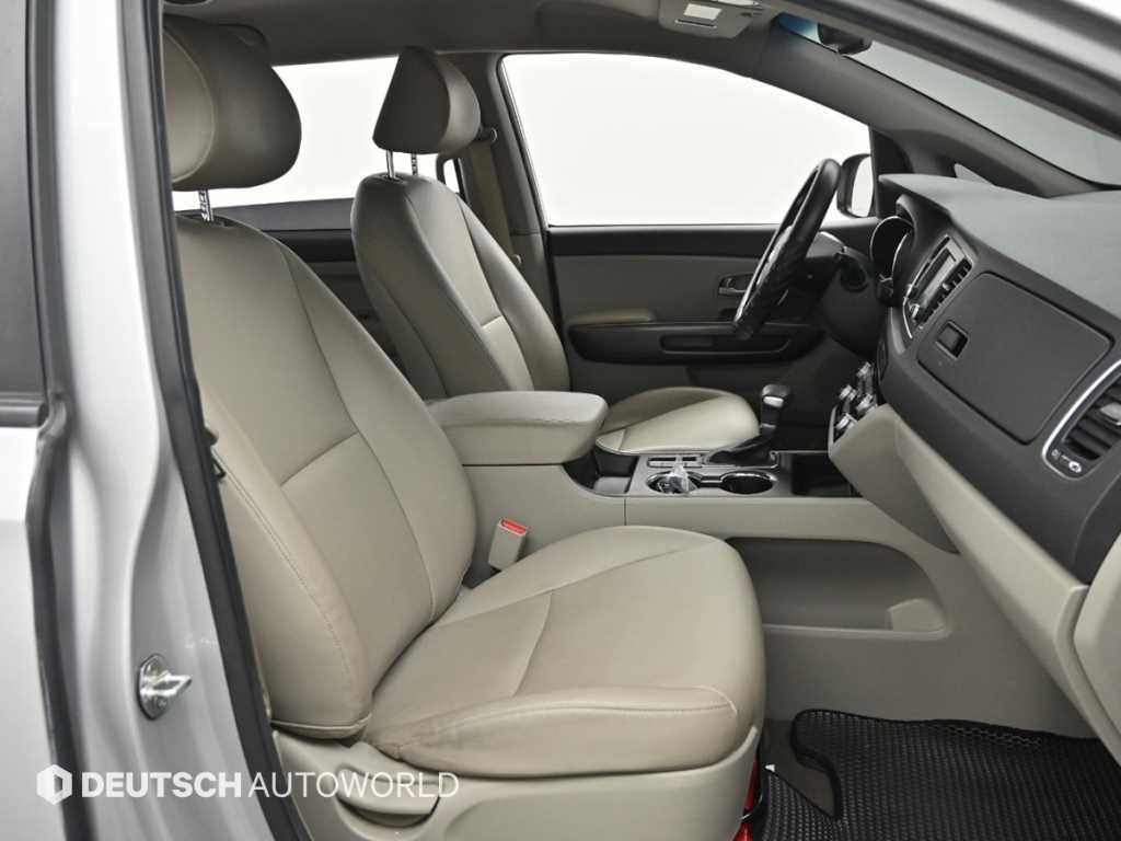 KIA Carnival - Vista 10