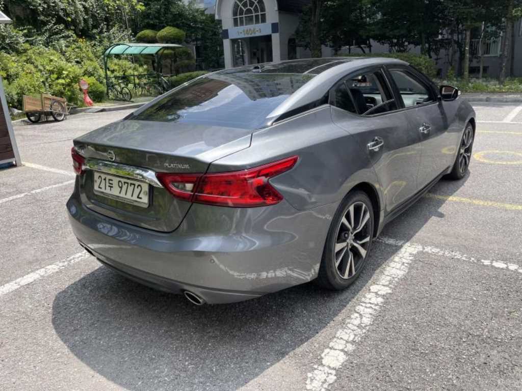 Nissan Maxima - Vista 2