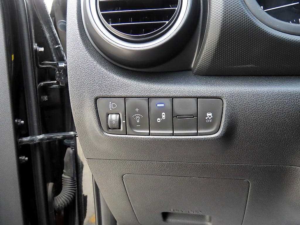 HYUNDAI Kona - Vista 12