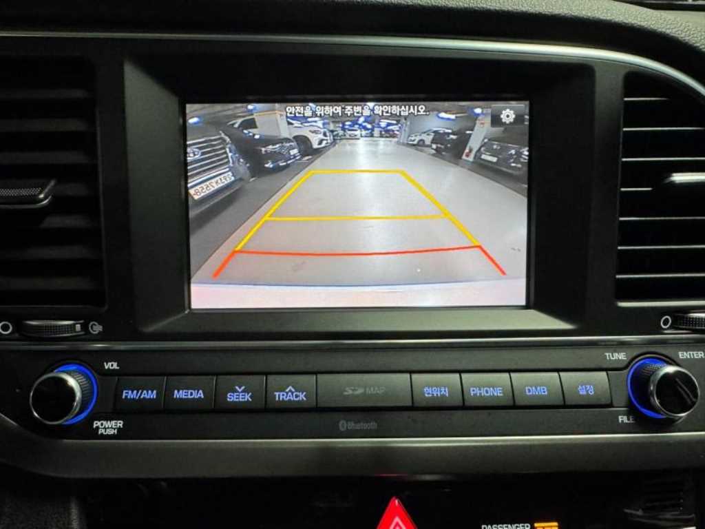 HYUNDAI Avante - Vista 8