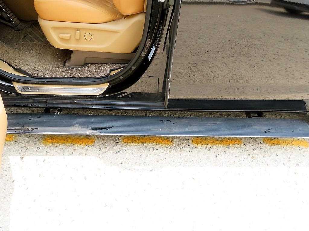 KIA Carnival - Vista 5