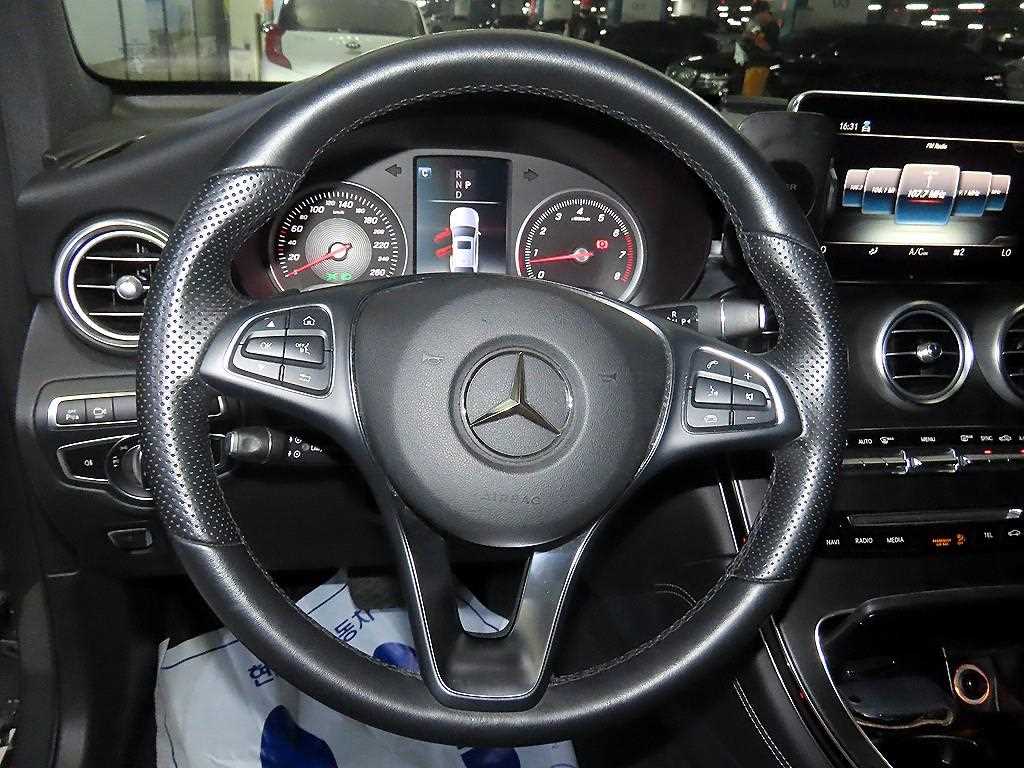 Mercedes Benz GLC Class - Vista 8