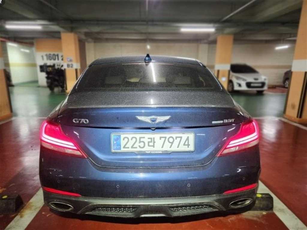 Genesis G70 - Vista 4