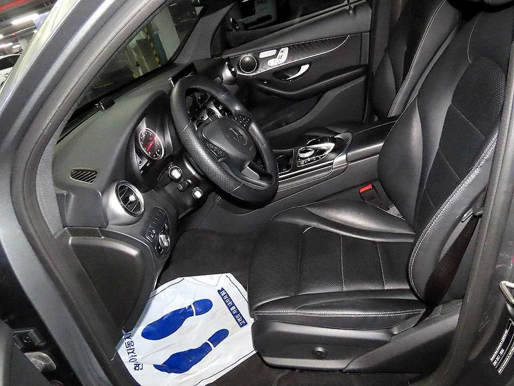 Mercedes Benz GLC Class - Vista 6