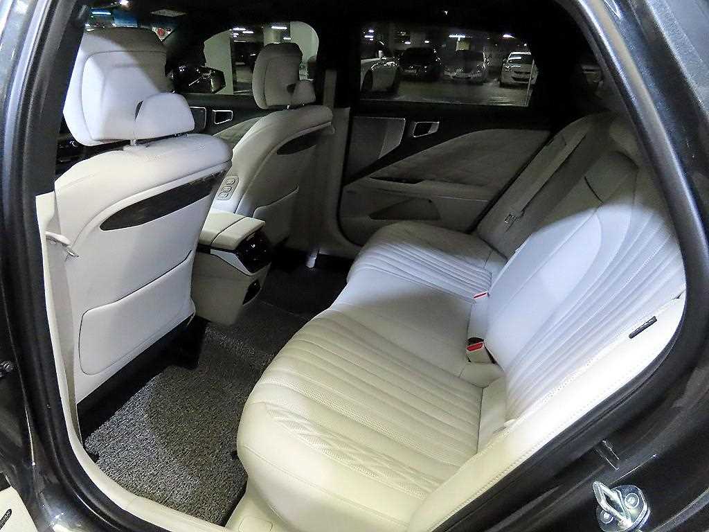 KIA K8 - Vista 7