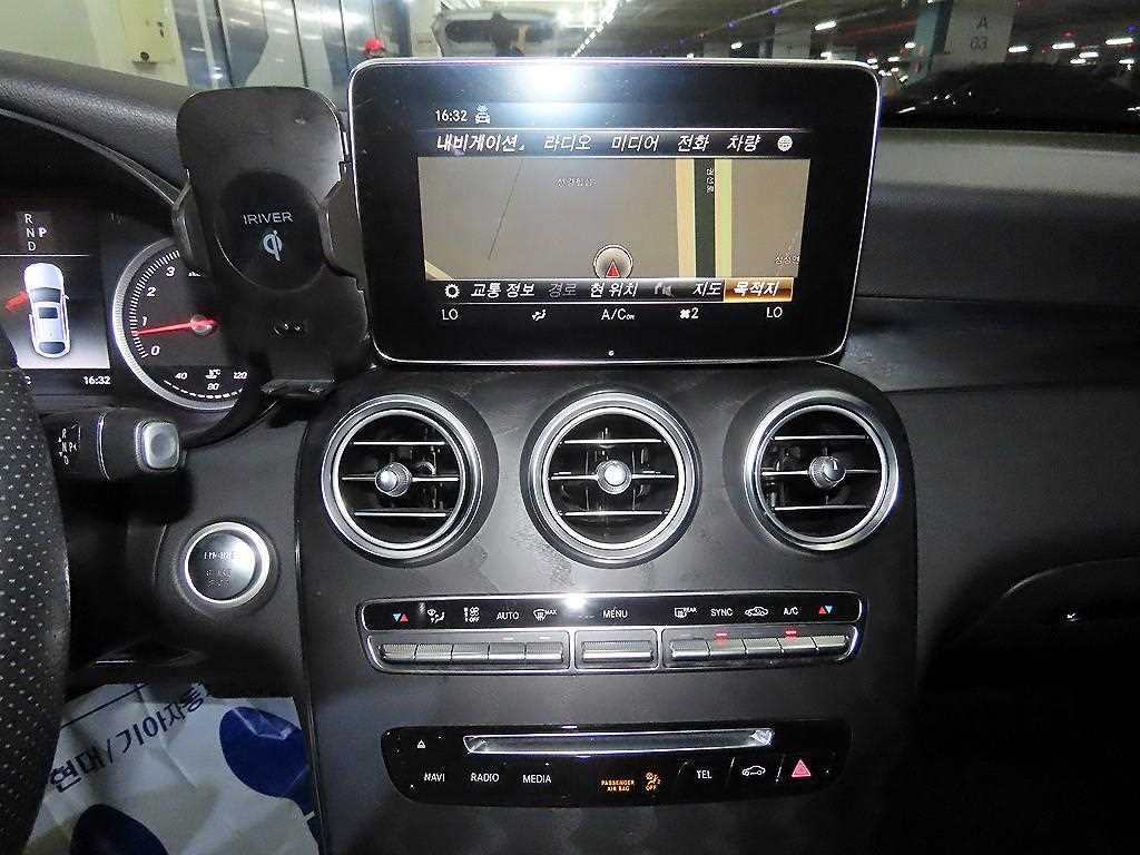 Mercedes Benz GLC Class - Vista 11