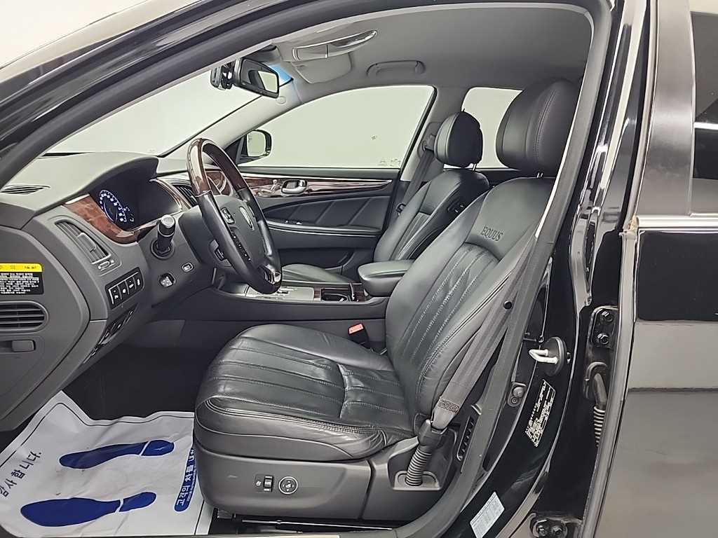 HYUNDAI Equus - Vista 11