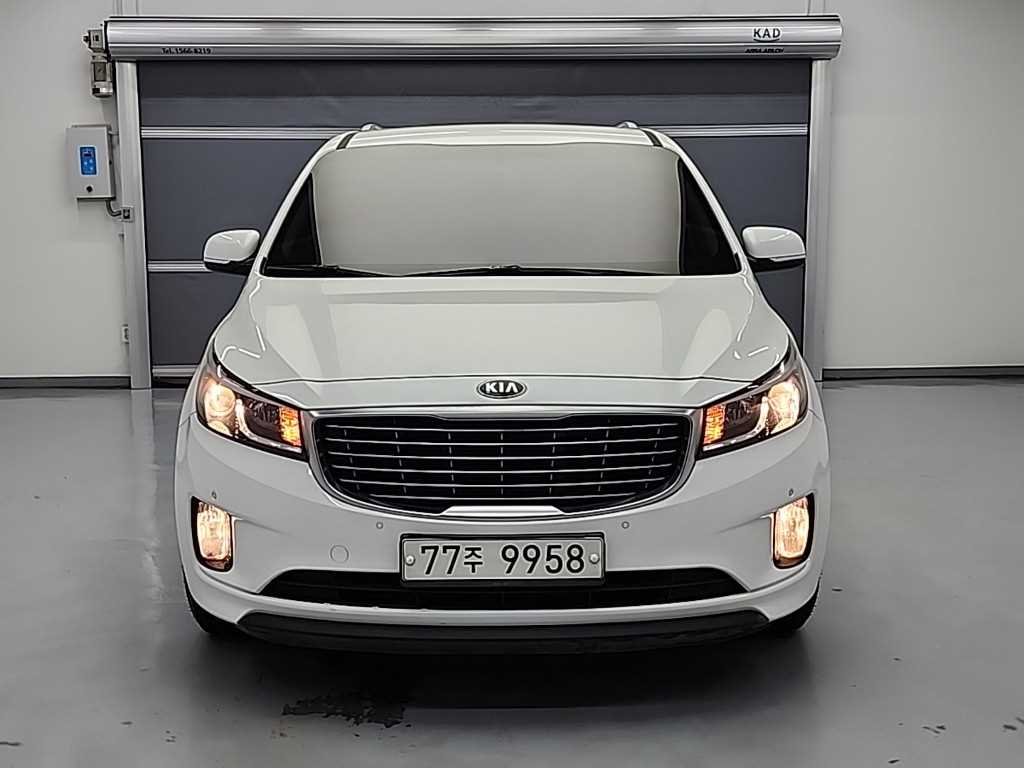KIA Carnival - Vista 2