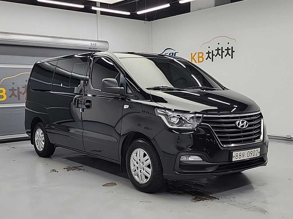 HYUNDAI Starex - Vista 3