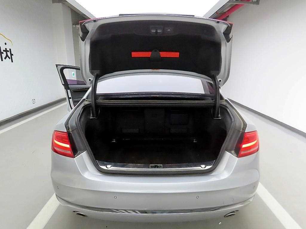 Audi A8 - Vista 5