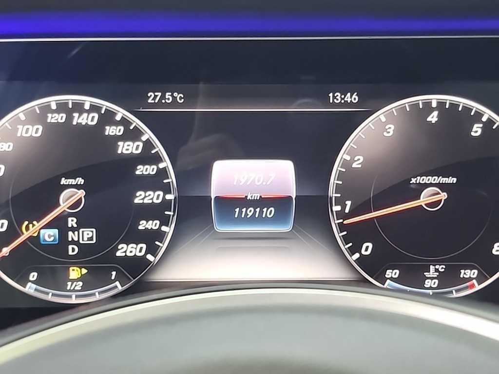 Mercedes Benz E class - Vista 6