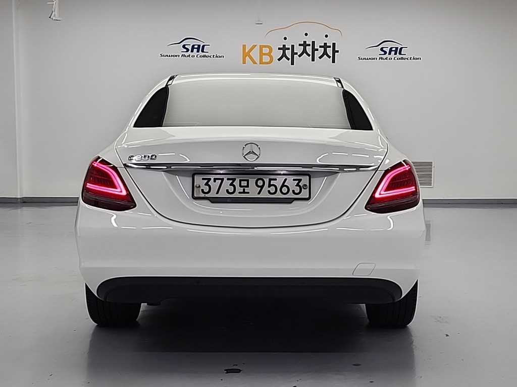 Mercedes Benz C Class - Vista 3