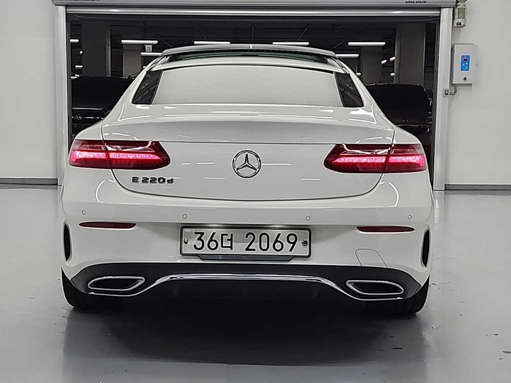 Mercedes Benz E class - Vista 3
