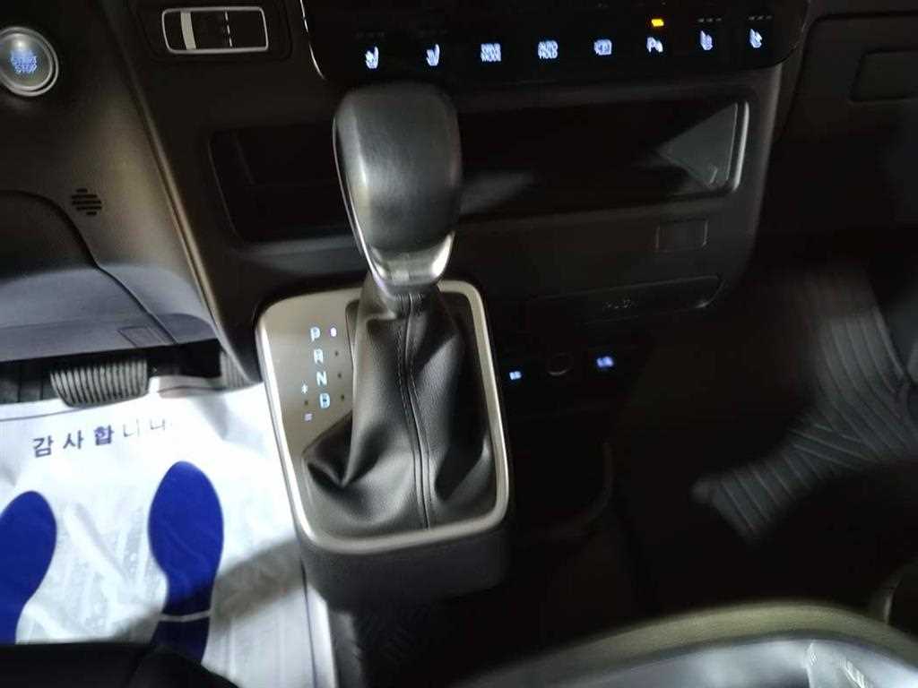 HYUNDAI Staria - Vista 11